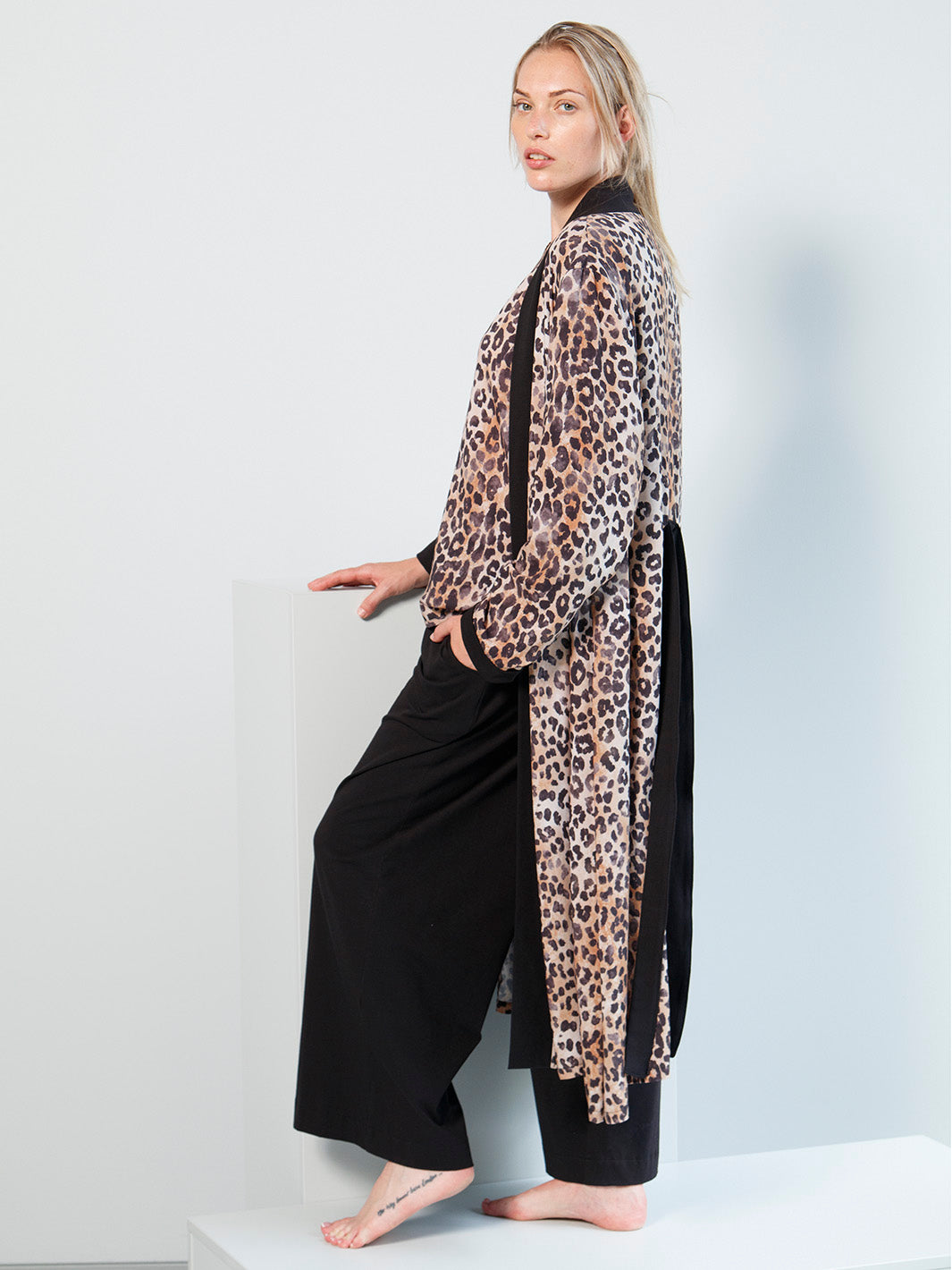 Kimono Lang Schwarz Leo – ONO KOON - Main Image