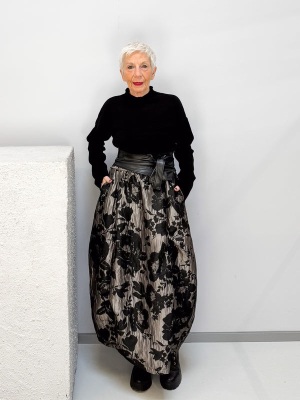 Skirt with floral texture