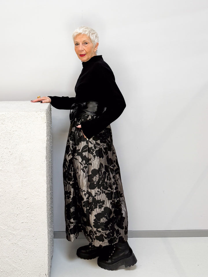 Rock mit floraler Struktur