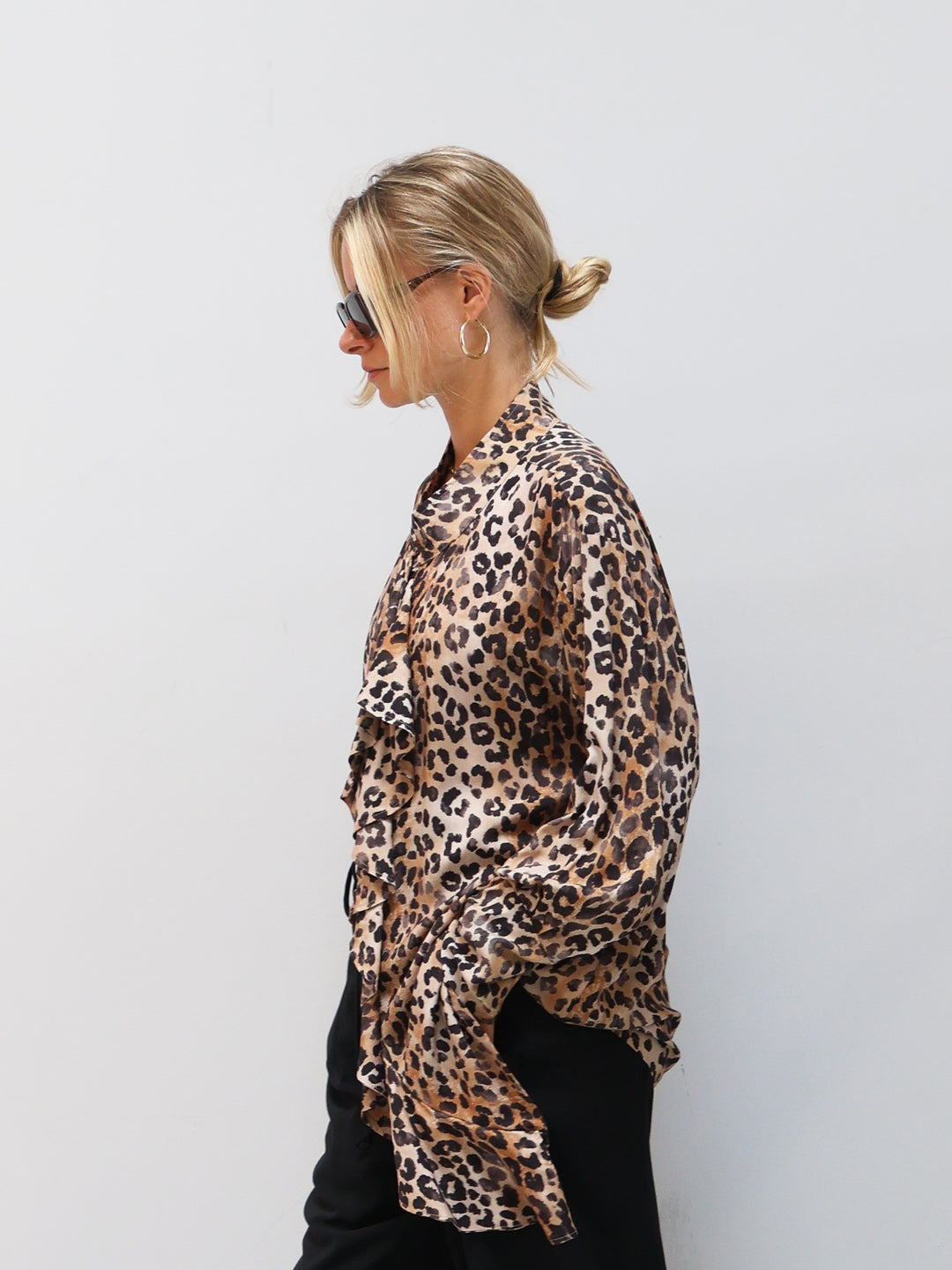 Blouse Leo with ruffles
