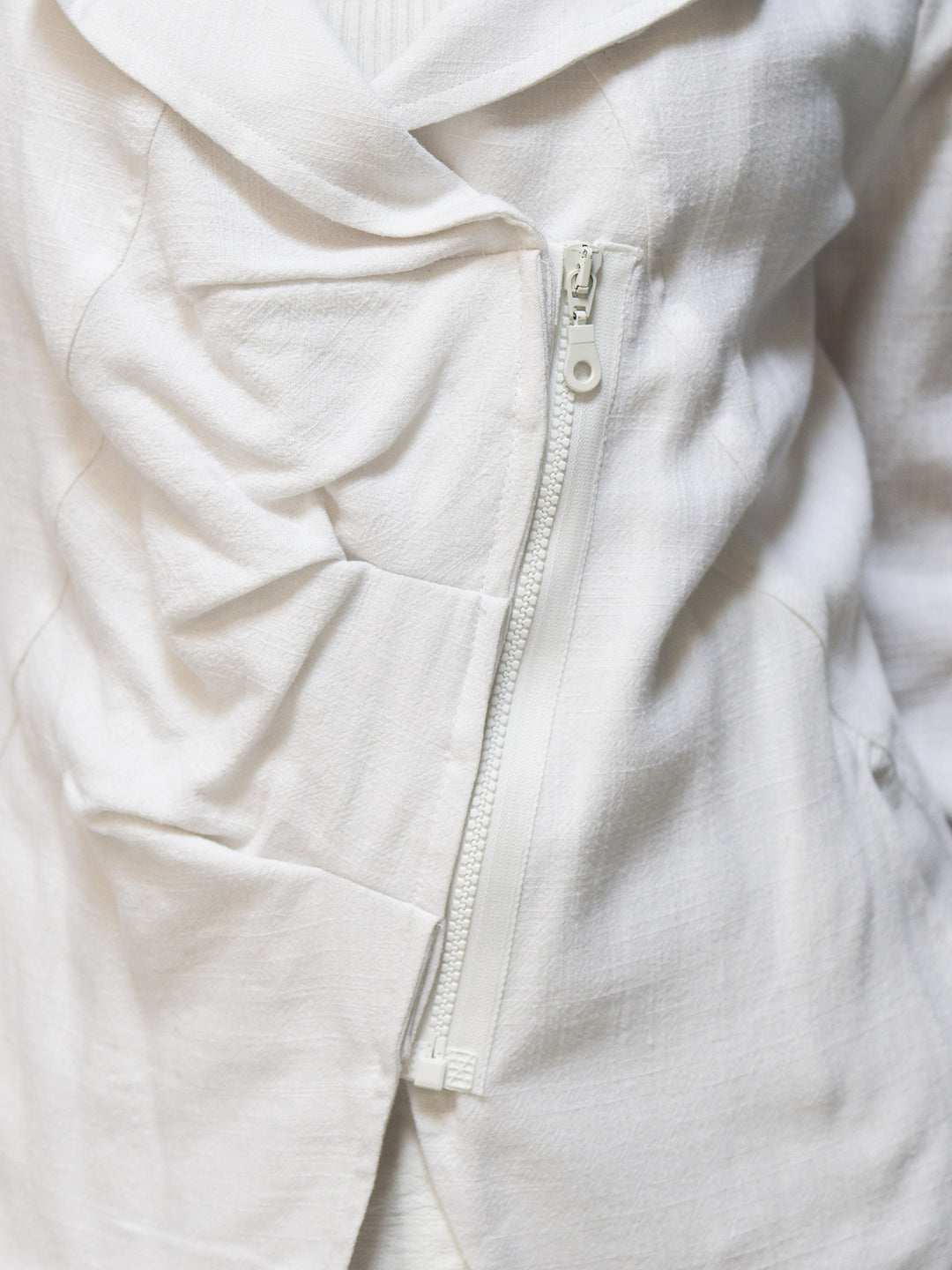 Taillierte Jacke in Weiß