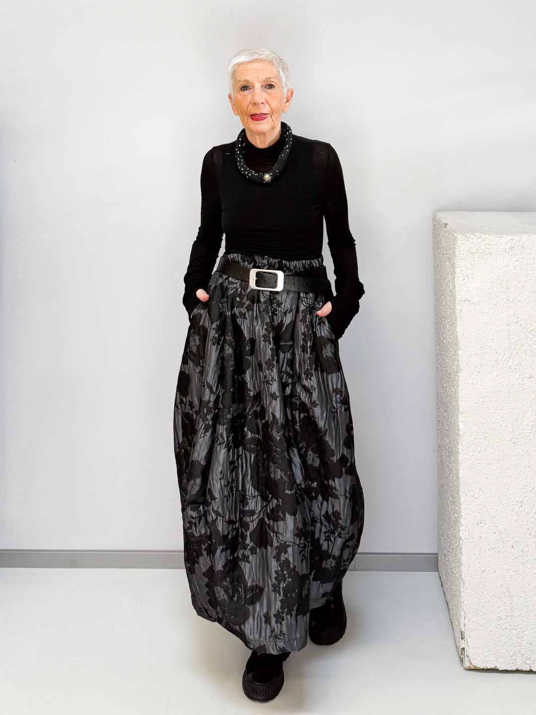 Rock mit floraler Struktur