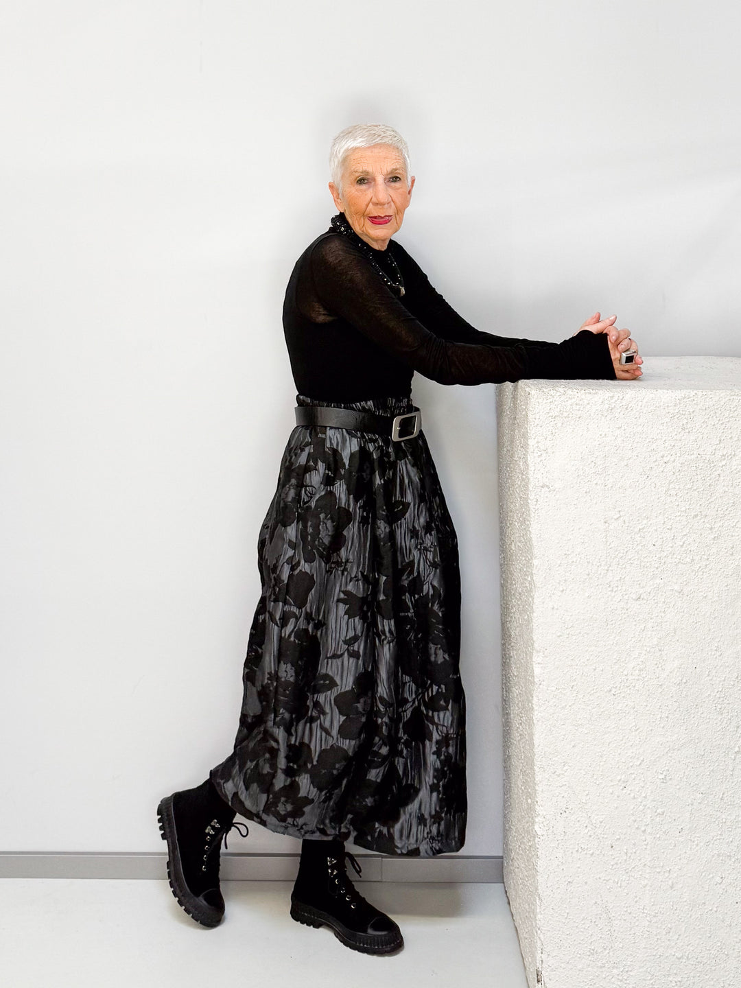 Rock mit floraler Struktur