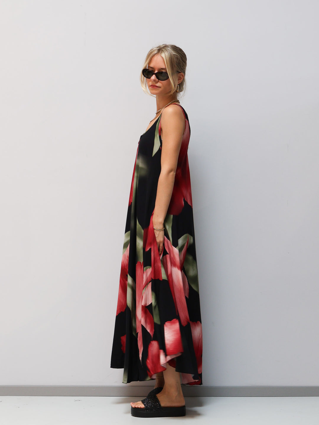 Kleid schwarz mit Blumen