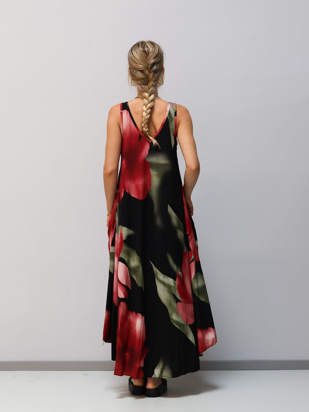 Kleid schwarz mit Blumen