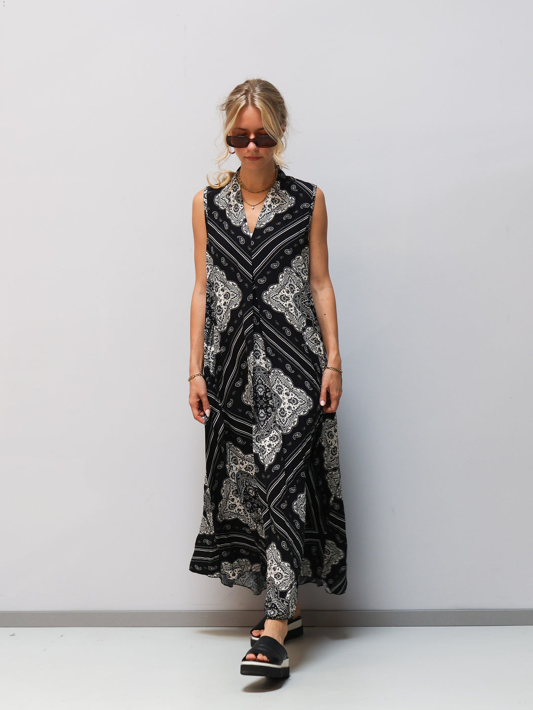 Kleid Muster schwarz weiß