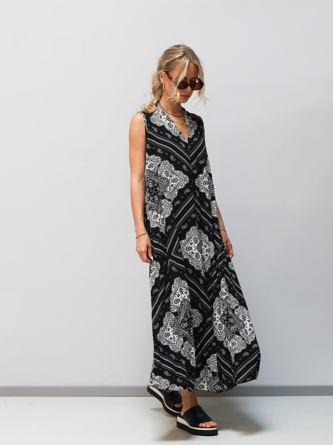 Kleid Muster schwarz weiß