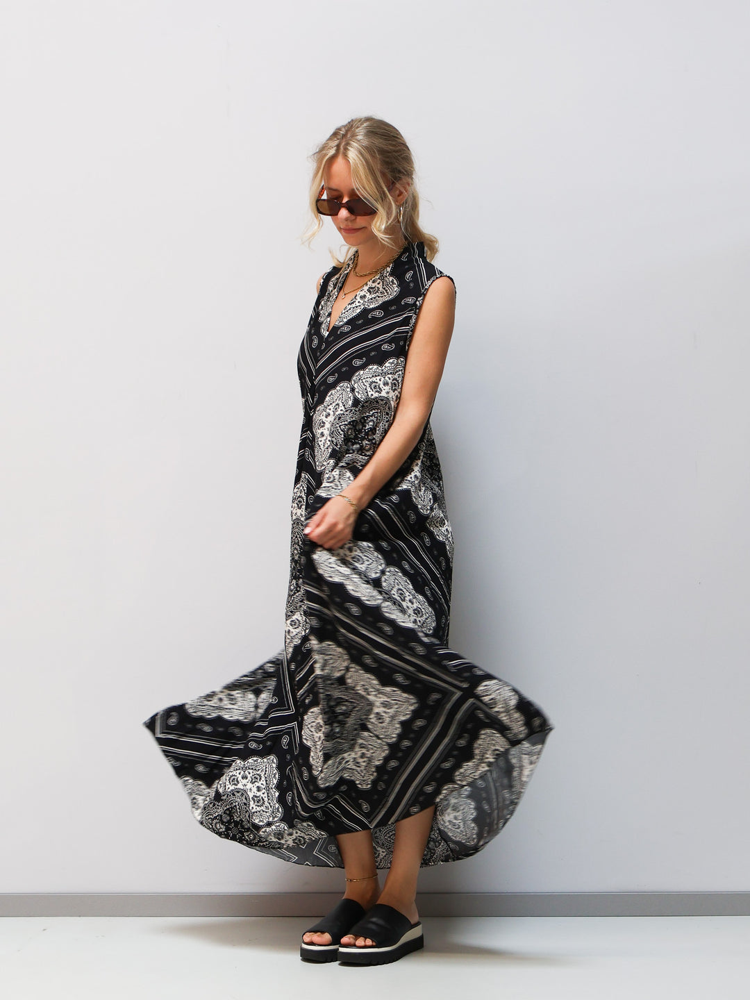 Kleid Muster schwarz weiß