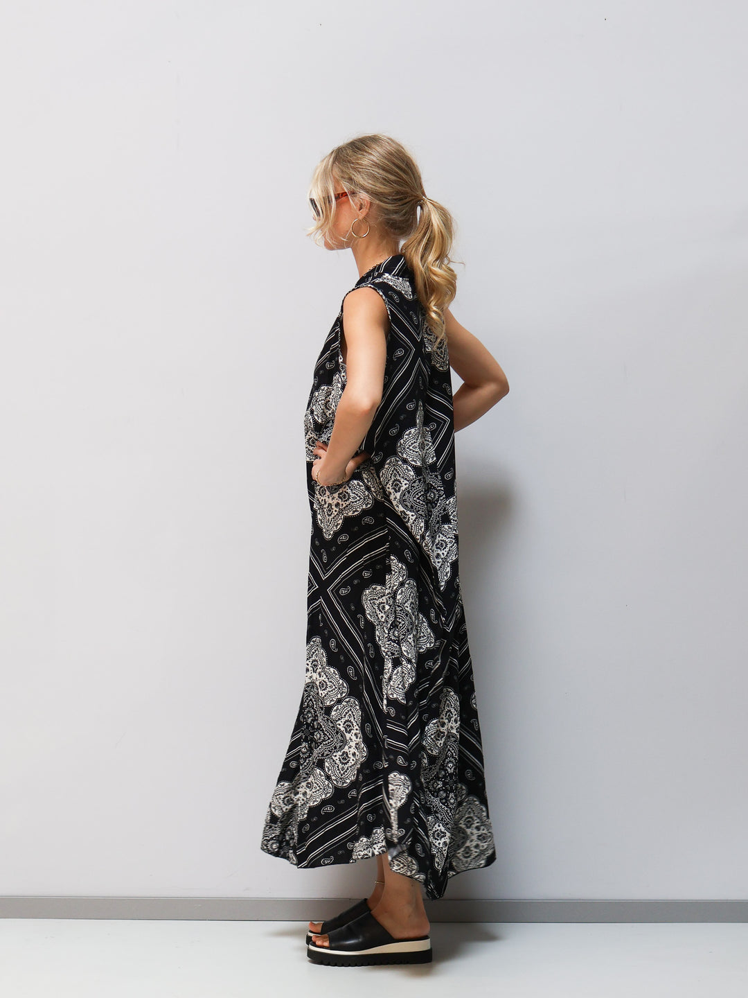 Kleid Muster schwarz weiß