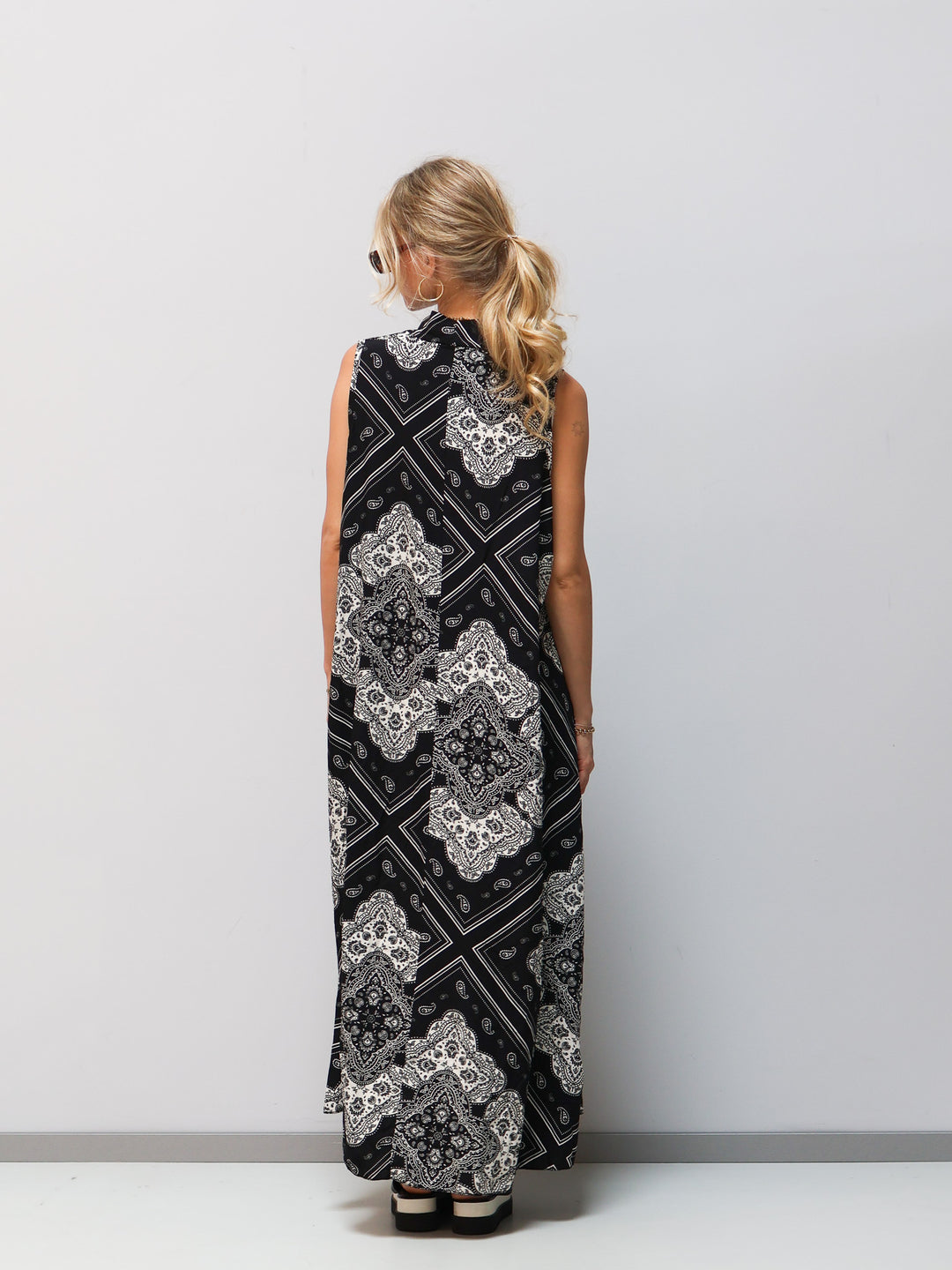 Kleid Muster schwarz weiß