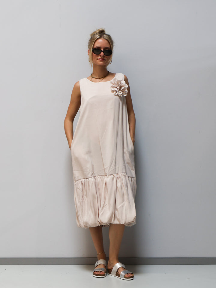Kleid mit Blume