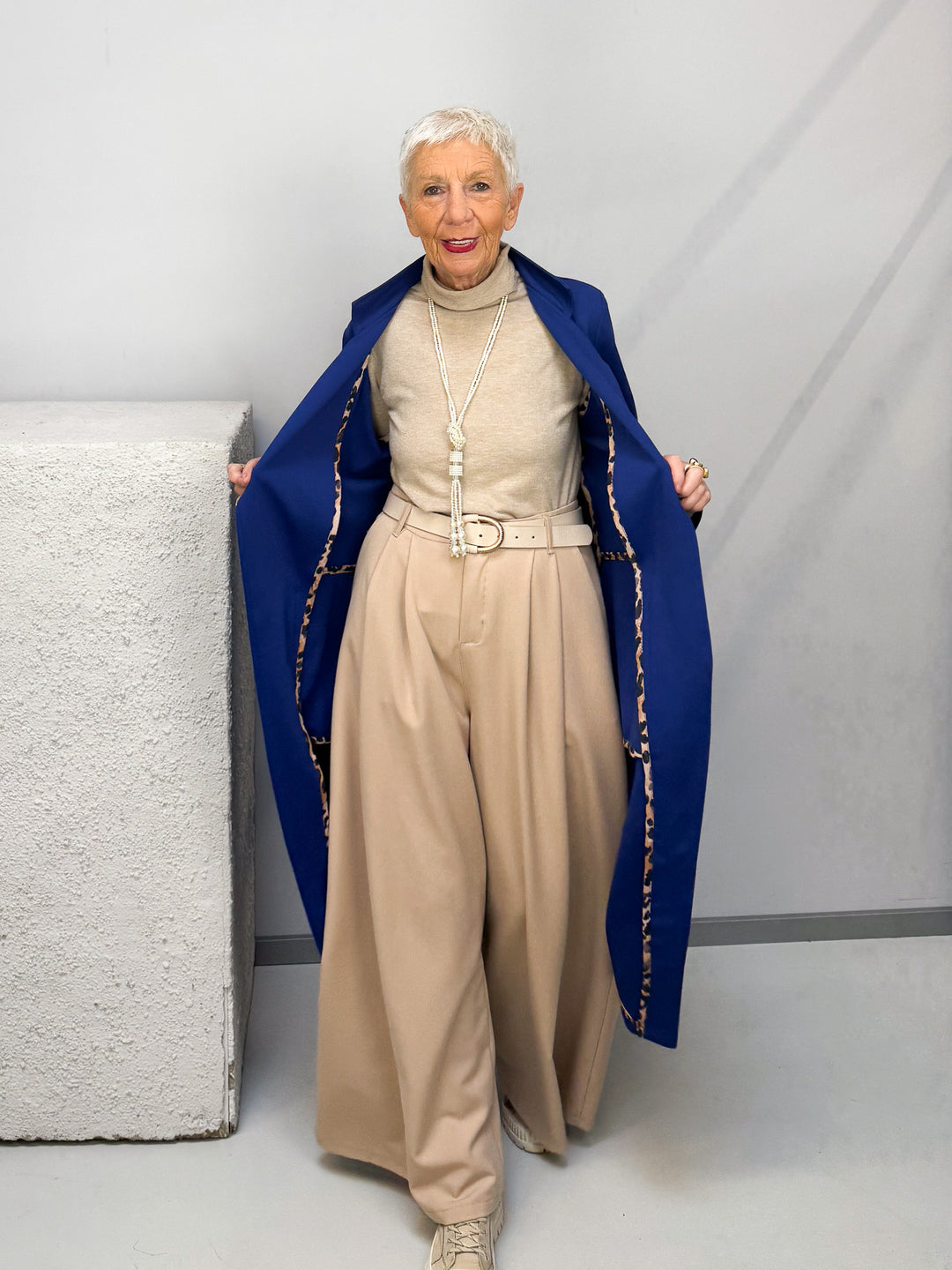 Mantel Schwarz & Blau