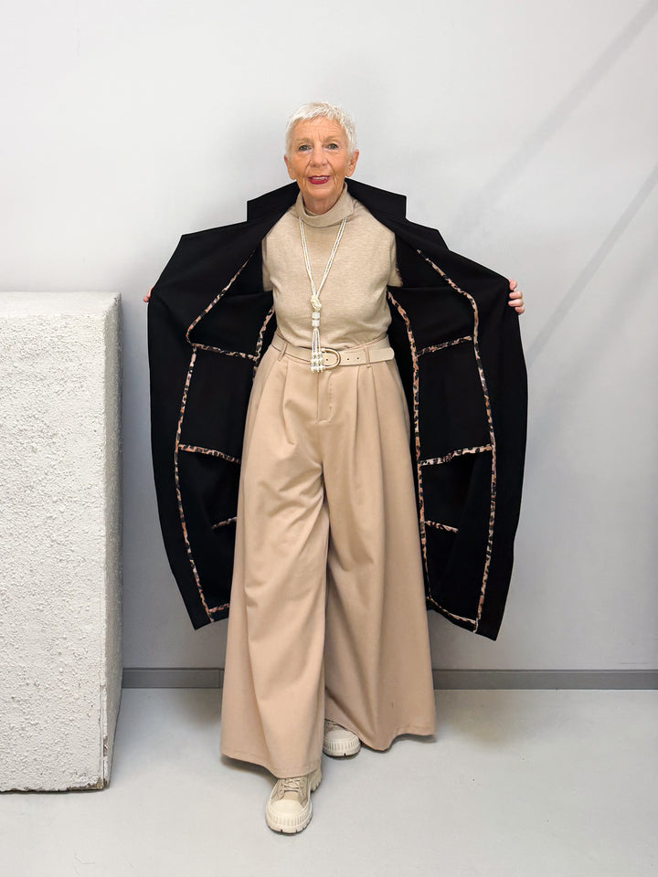 Mantel Schwarz & Blau