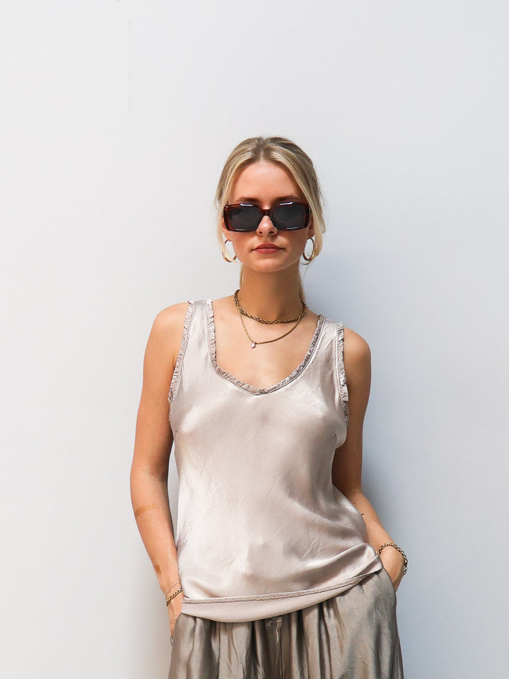 Top Noemi grau
