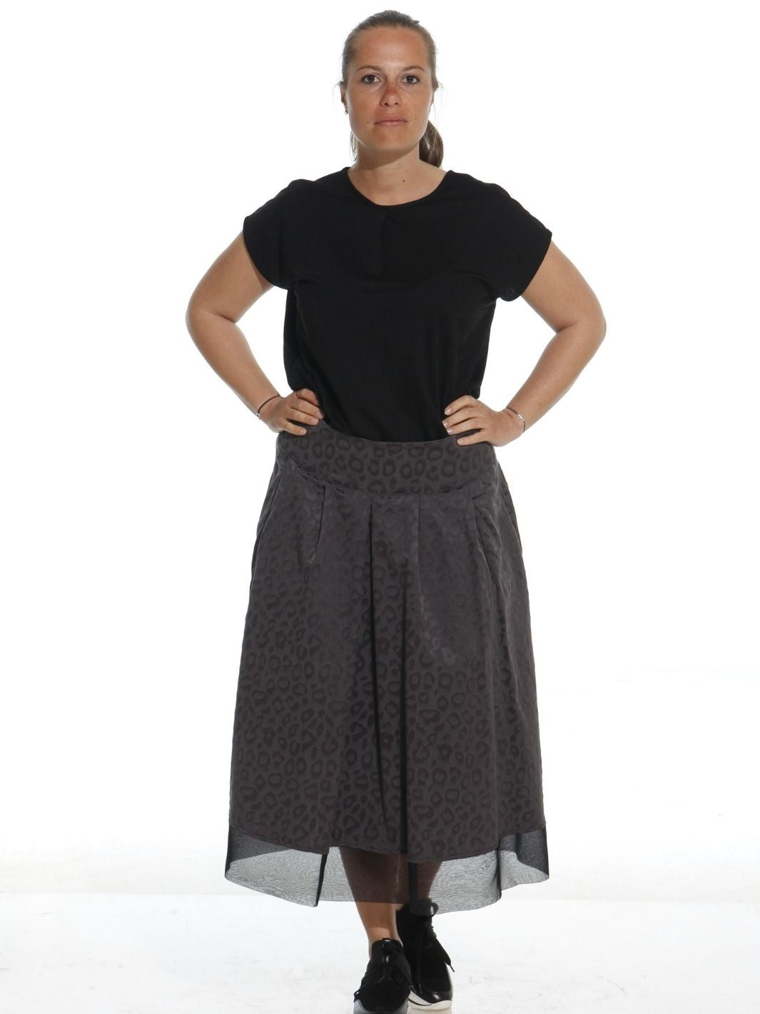 Rock Leo in Grau