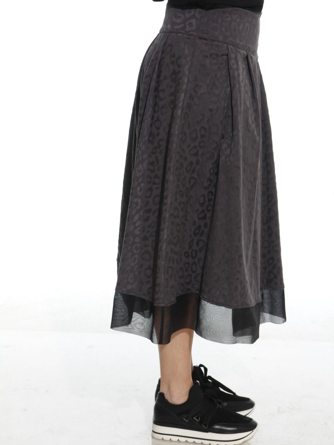 Rock Leo in Grau